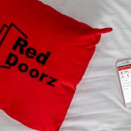 Reddoorz Plus @ Karet Setiabudi Yakarta Exterior foto