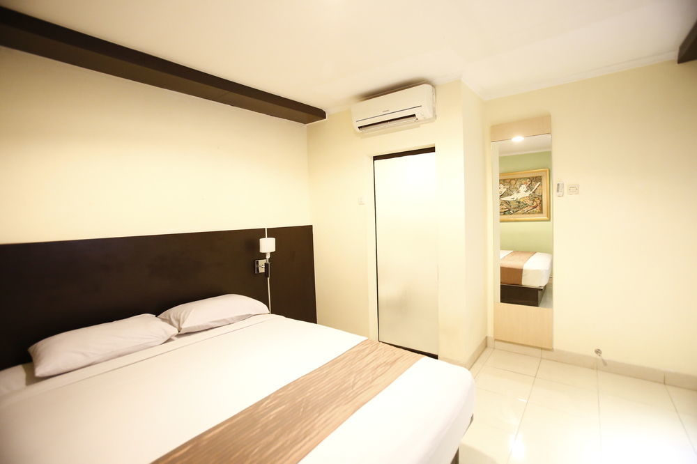 Reddoorz Plus @ Karet Setiabudi Yakarta Exterior foto