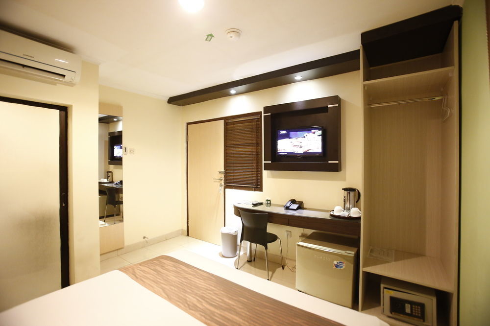 Reddoorz Plus @ Karet Setiabudi Yakarta Exterior foto