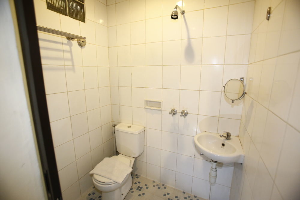 Reddoorz Plus @ Karet Setiabudi Yakarta Exterior foto