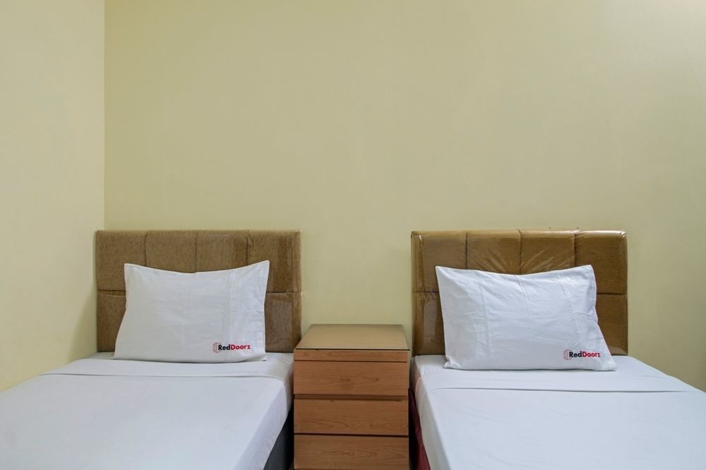 Reddoorz Plus @ Karet Setiabudi Yakarta Exterior foto