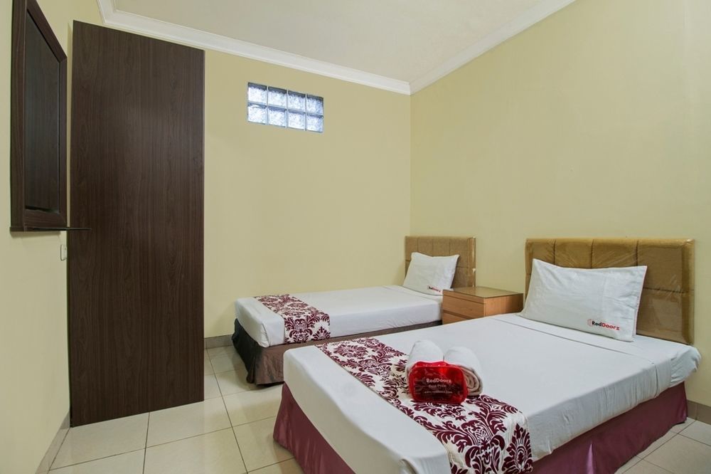 Reddoorz Plus @ Karet Setiabudi Yakarta Exterior foto