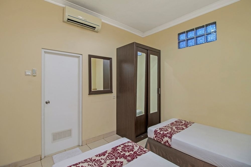 Reddoorz Plus @ Karet Setiabudi Yakarta Exterior foto
