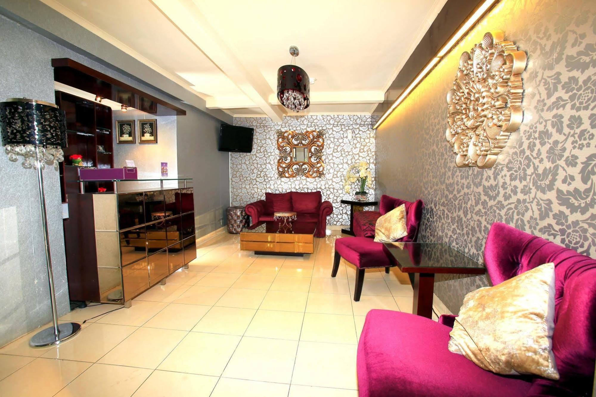 Reddoorz Plus @ Karet Setiabudi Yakarta Exterior foto