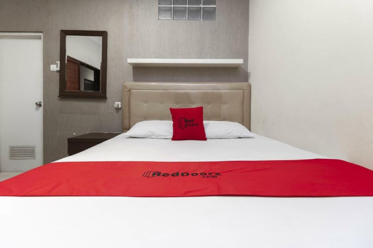 Reddoorz Plus @ Karet Setiabudi Yakarta Exterior foto