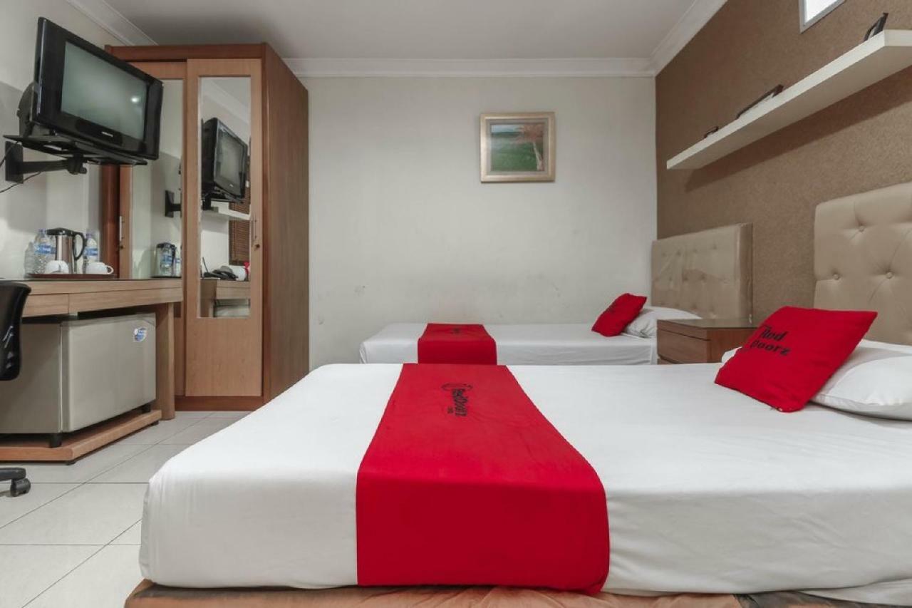 Reddoorz Plus @ Karet Setiabudi Yakarta Exterior foto