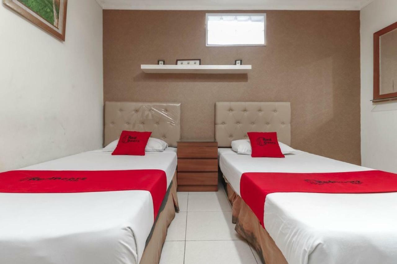 Reddoorz Plus @ Karet Setiabudi Yakarta Exterior foto