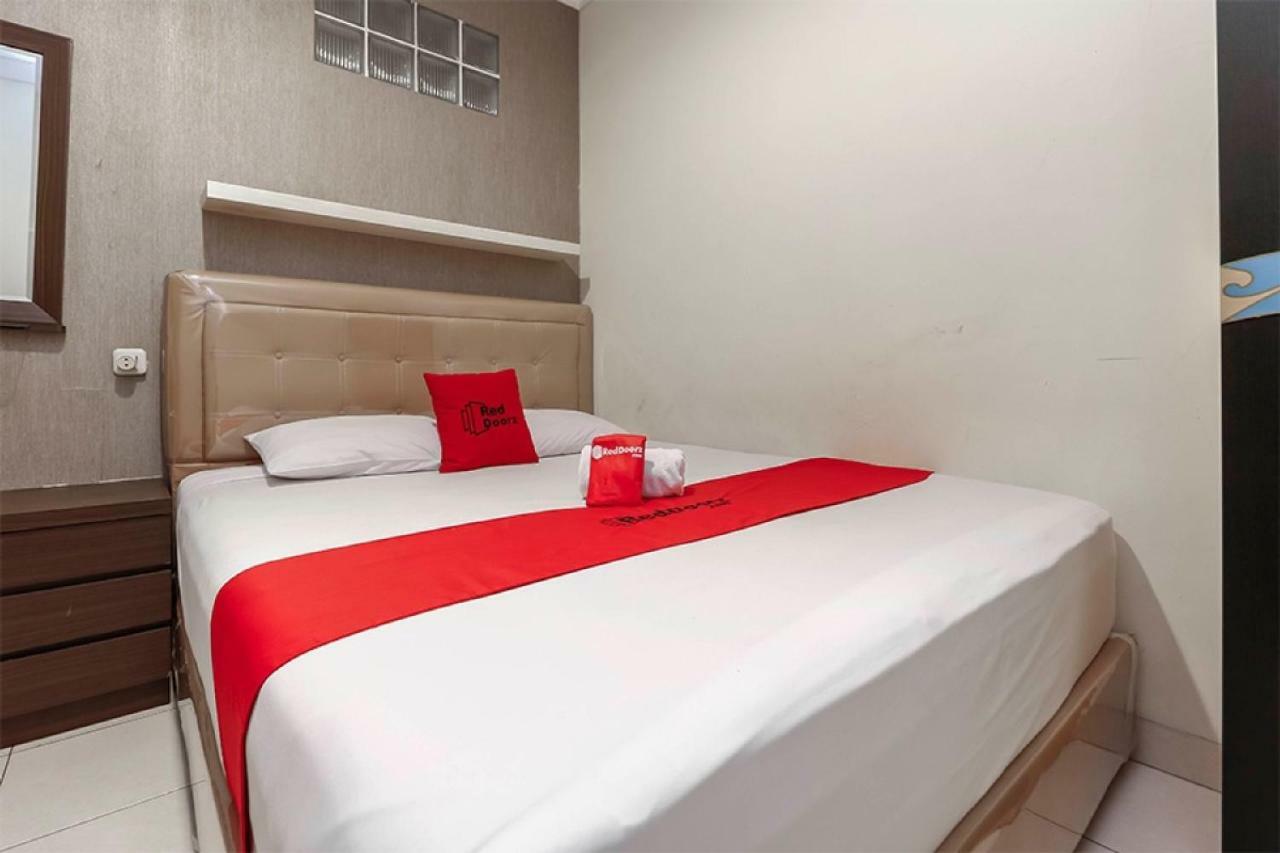 Reddoorz Plus @ Karet Setiabudi Yakarta Exterior foto