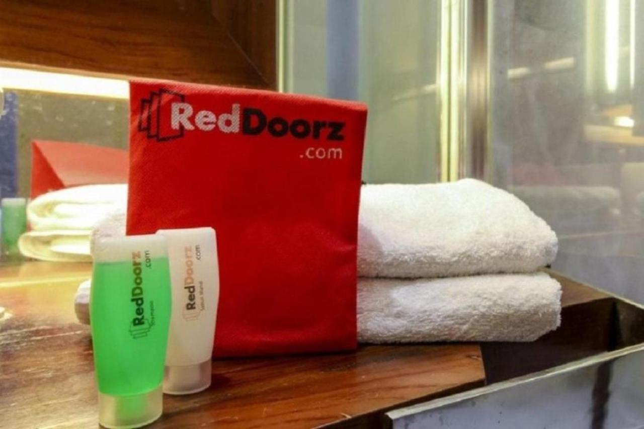 Reddoorz Plus @ Karet Setiabudi Yakarta Exterior foto